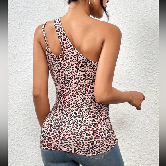 Leopard print one shoulder cutout blouse - Picture 2 of 6